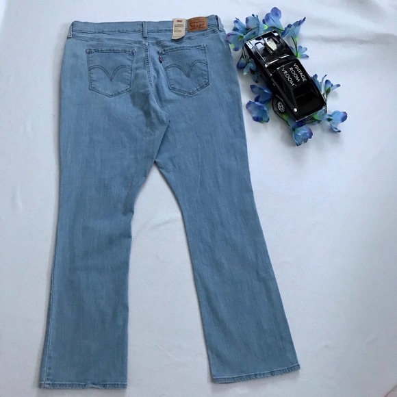 Levi's NWOT Light Wash Classic Bootcut Jeans Women 18/34 - Picture 5 of 10